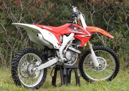 本田crf250r越野摩托车